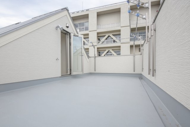 わんにゃんハウス国分寺のその他共用部分|屋上に２箇所のルーフバルコニーがあり、洗濯物もゆったりと干すことが出来ます。