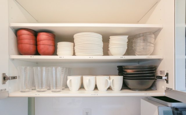 わんにゃんハウス国分寺のキッチン|食器類完備。食器類が一式、完備されていますので、ご自身でご準備する必要もありません。