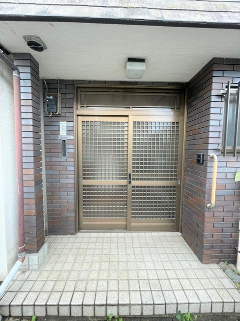 西東京市保谷町４丁目の一戸建ての玄関