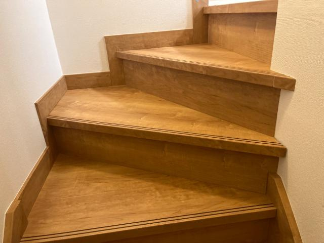 アルデバラン３４８の玄関|階段