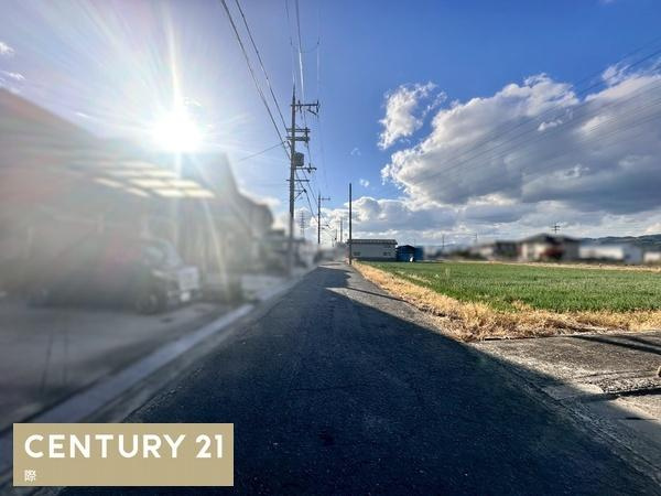 紀の川市東国分　土地の前面道路含む現地写真