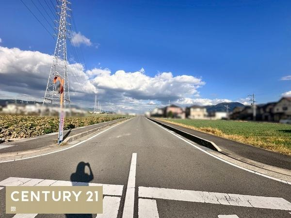 紀の川市東国分　土地の前面道路含む現地写真