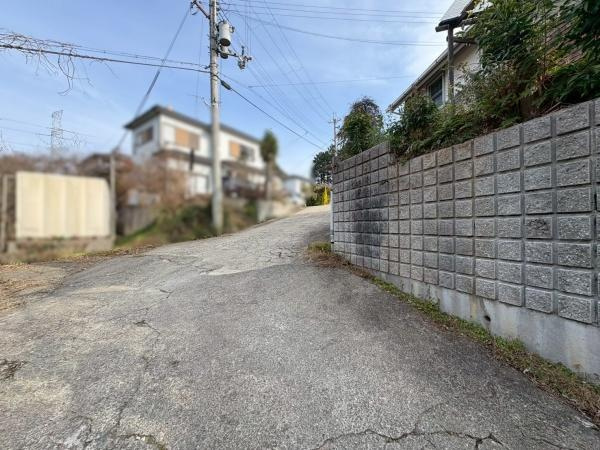 桃山町神田　中古戸建の前面道路含む現地写真