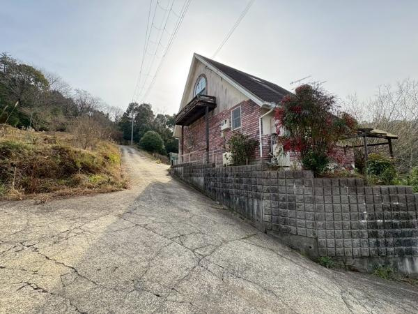 桃山町神田　中古戸建の前面道路含む現地写真