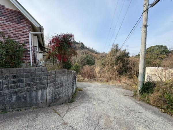 桃山町神田　中古戸建の前面道路含む現地写真