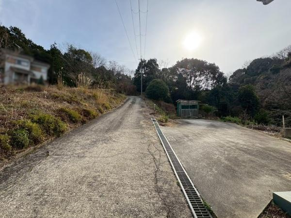 桃山町神田　中古戸建の前面道路含む現地写真