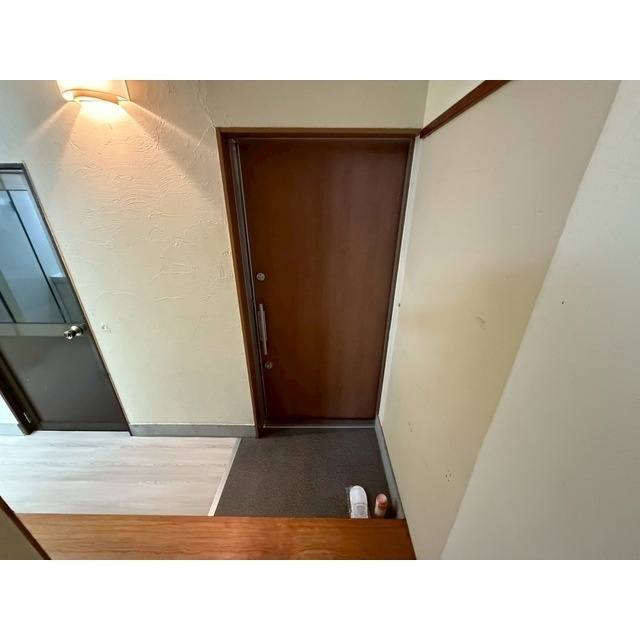 FLAT474ビルの玄関