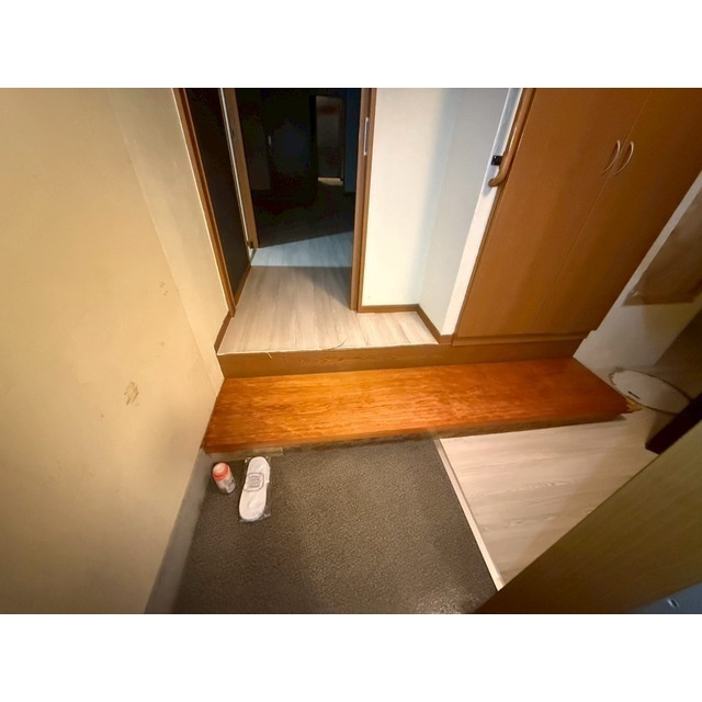 FLAT474ビルの玄関