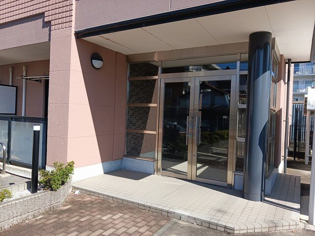 ソレイユ新狭山のエントランス