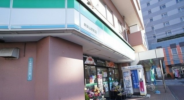 ソレイユ新狭山の周辺|ファミリーマートまで140m