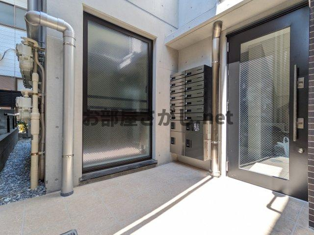 ブランドール坂下三丁目のエントランス