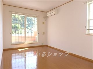 ガーデン　オランジェの居間・リビング|エアコン付き