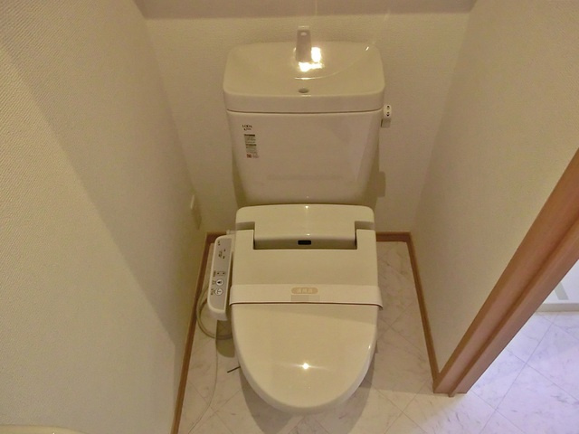 グランデールのトイレ|ウォシュレット付きののトイレです。
