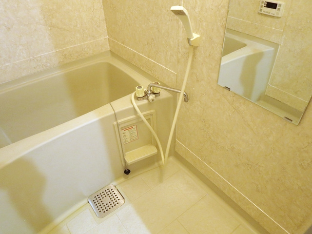 チェリーハウスの浴室|ゆったりのんびりできるお風呂です♪