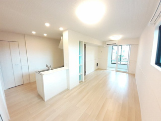 【居間・リビング】 | サン・シエル　Ⅰ | こちらのリビングで趣味の時間をお楽しみください