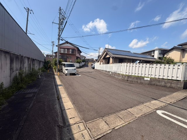 アライブ・Ｆの駐車場
