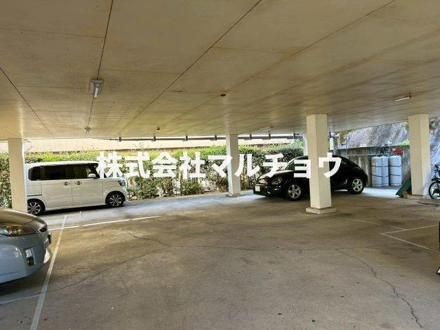 サンハウス’90の駐車場|カースペースがあります