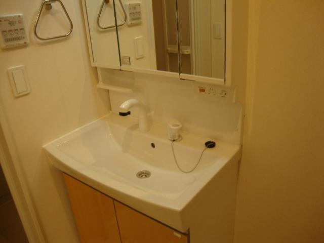 Ｂｅｌｌ　Ｃｒａｎｅ（ベルクレイン）の洗面所|洗髪洗面化粧台