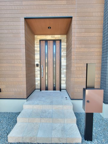 松江1区画（716-27）・新築戸建の玄関