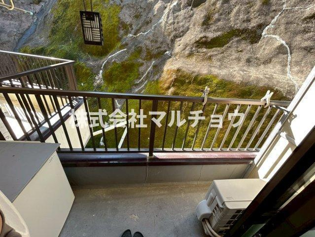 サンハウス’90のバルコニー|外からの目が気にならないバルコニーで洗濯物が干せます