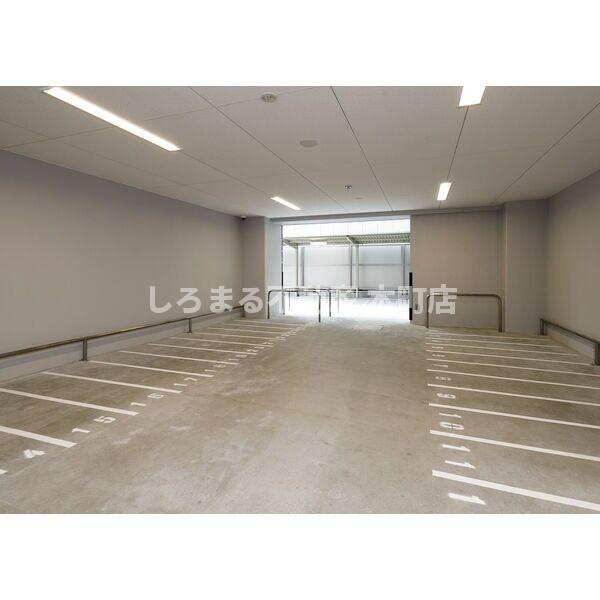 レオンコンフォート大阪ドームシティの駐車場