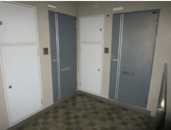 レジデンス宝の玄関