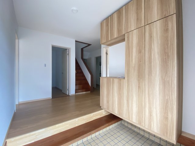 伊敷7丁目　中古戸建ての玄関