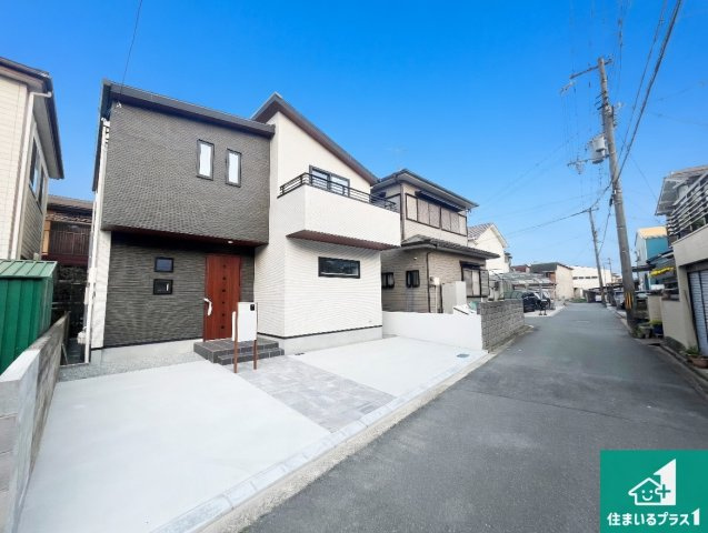 加古川市尾上町池田　新築一戸建ての前面道路含む現地写真|周辺は閑静な住宅街！前面道路広々で車の出し入れも便利です。駐車が苦手な方でも安心して車庫入れできます！