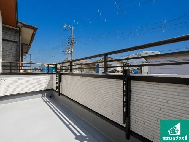 加古川市尾上町池田　新築一戸建てのバルコニー|ワイドバルコニーは洗濯物を干すスペースが広いのでご家族が多くても安心！