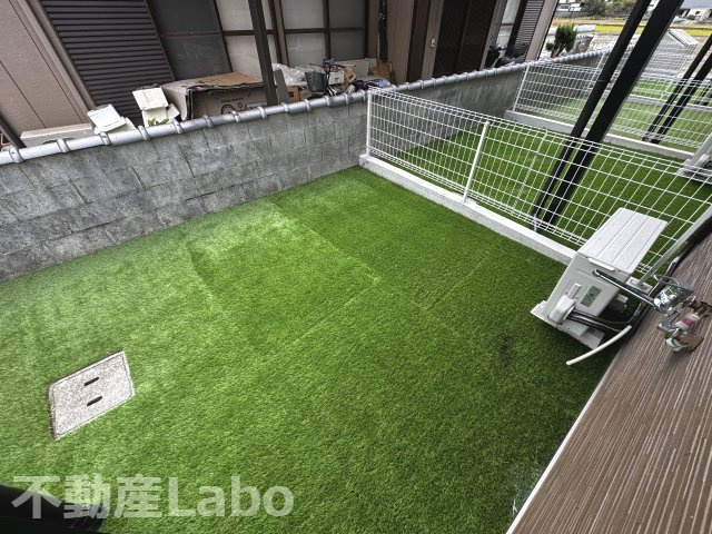 ワンにゃんハウスティラーノ１番館　Bのバルコニー