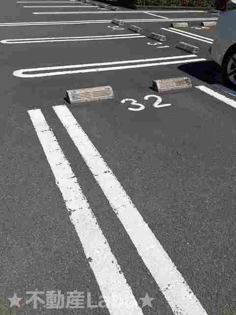 ウィルレジデンスⅢの駐車場