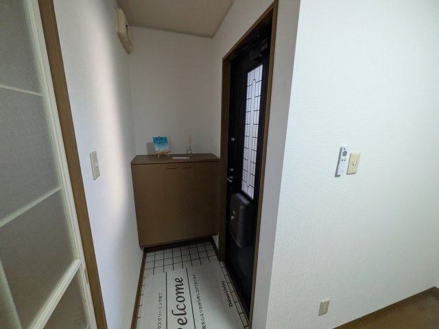 ドミール古川 Cの玄関