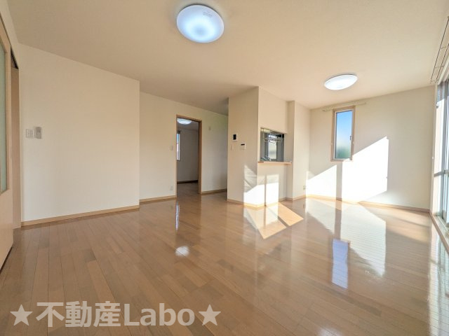 シャーメゾン川内Bの居間・リビング