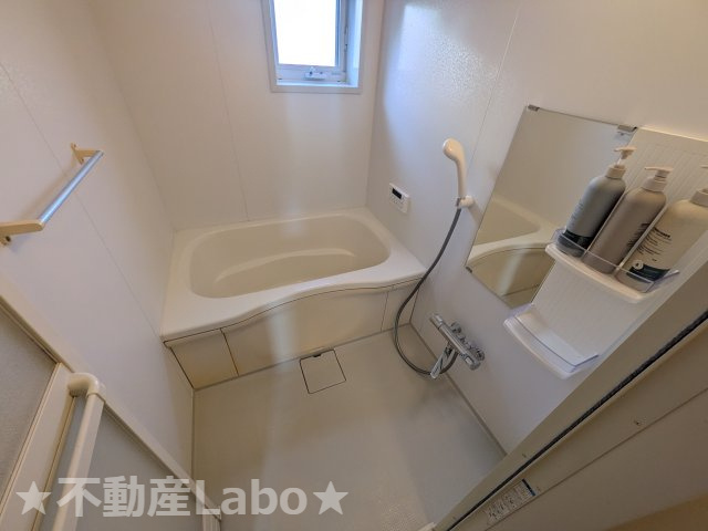 シャーメゾン川内Bの浴室