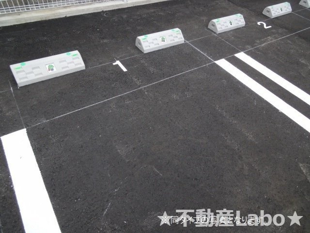 トライパーク伊月の駐車場
