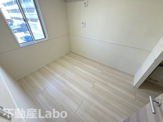 徳島市山城西４丁目のアパートの洋室