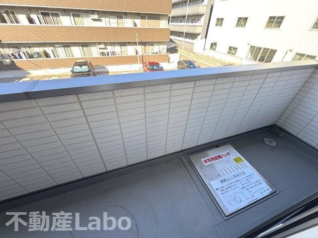 徳島市山城西４丁目のアパートのバルコニー