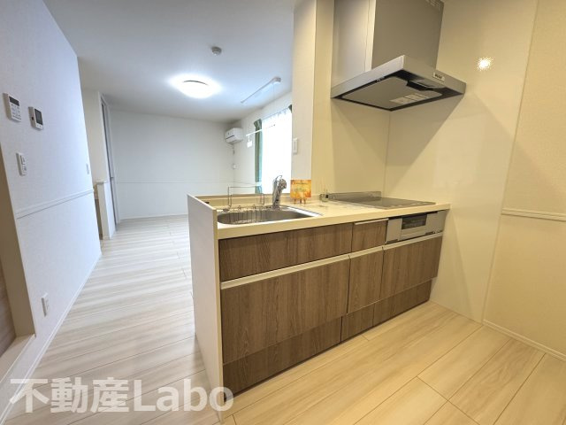 徳島市山城西４丁目のアパートのキッチン