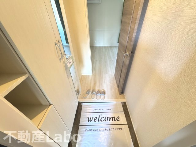 徳島市山城西４丁目のアパートの玄関