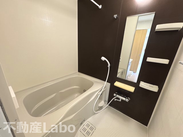 徳島市北島田町１丁目のアパートの浴室