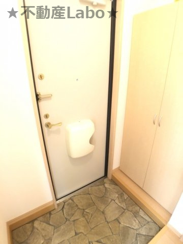 ロイヤルコートB棟　B1の玄関