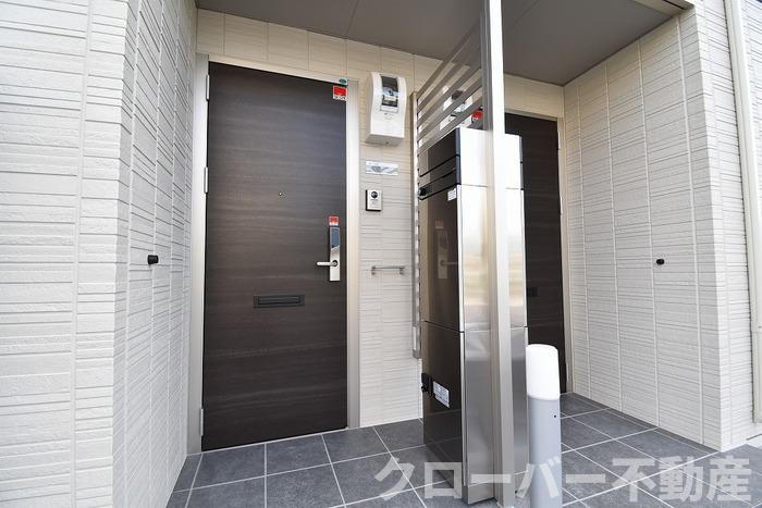 North Shore Aのエントランス|宅配ボックス