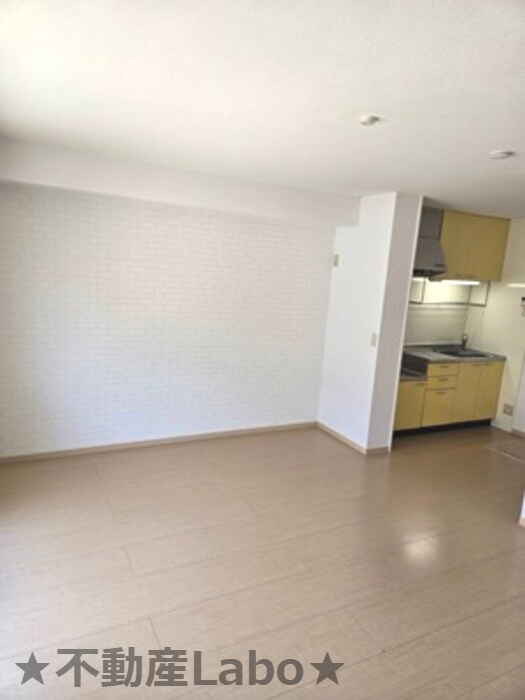 ロイヤルコート A102の居間・リビング