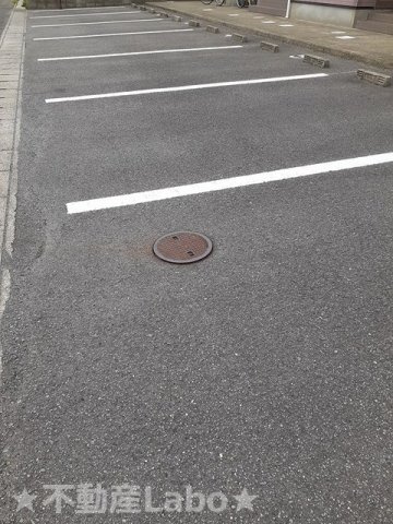 ソルトレジデンスA　の駐車場