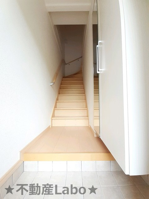 センス　202の玄関