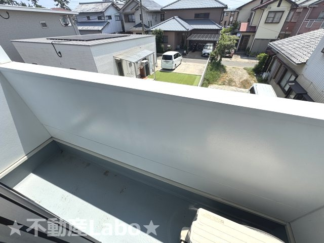 徳島市南沖洲１丁目のアパートのバルコニー