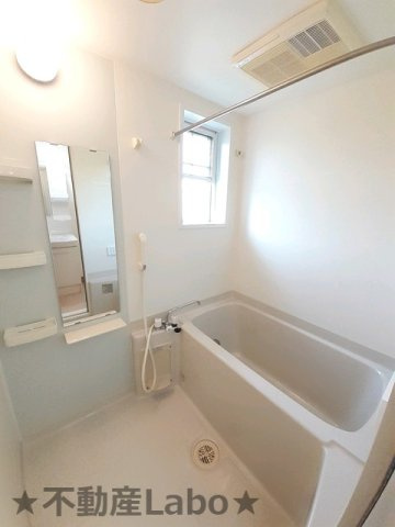 ニューカムリーA　201の浴室