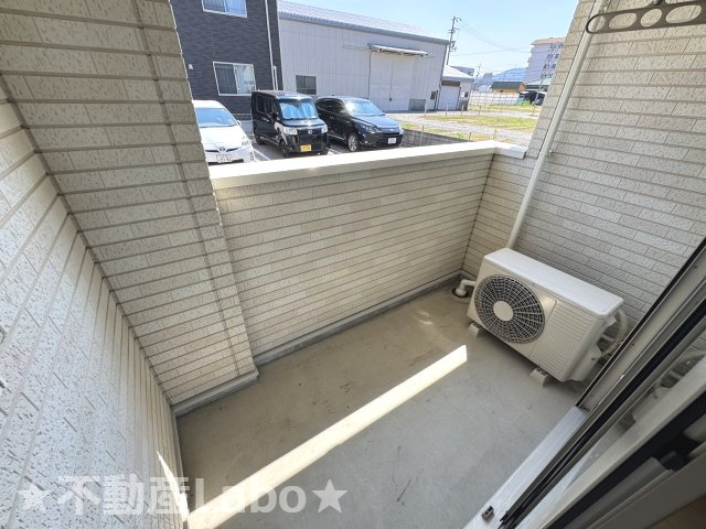 徳島市金沢２丁目のアパートのバルコニー