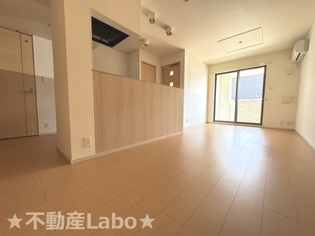 徳島市金沢２丁目のアパートの居間・リビング