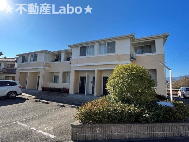 ペティコート脇町の駐車場